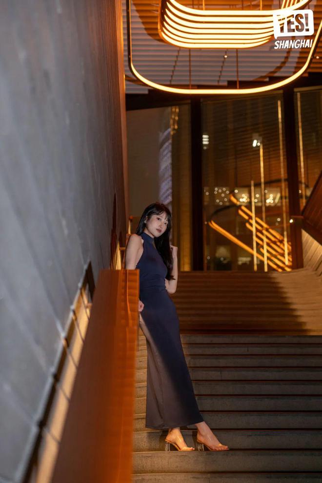 餐厅藏着王家卫式美学氛围！AG真人网外滩绝美露台艺术(图1)